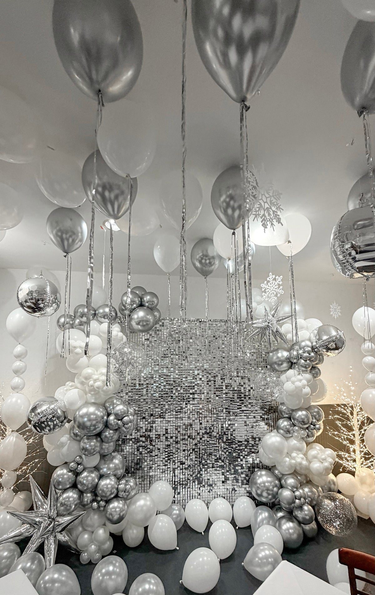 Silver & White Winter Wonderland Balloon Backdrop #081